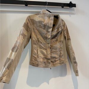 Cute camo jacket ✨